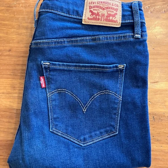 Levi's 312 Shaping Slim Women's Jeans - Picture 3 of 7